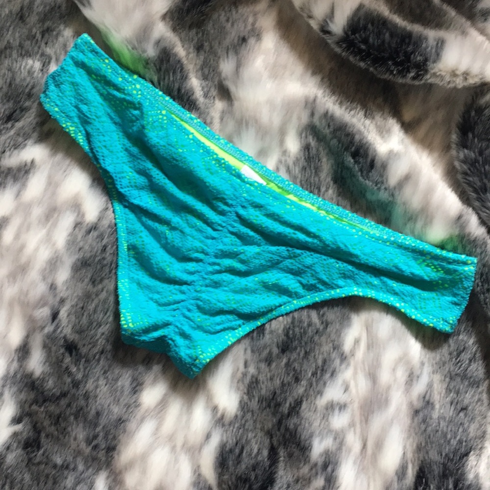 Bikini bottom! - Picture 2 of 2